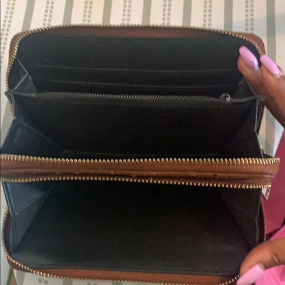 Spacious Wallet - Picture 2 of 4